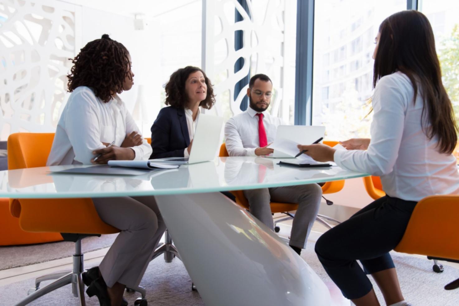 Équipe fenrisolva en réunion de travail collaboratif
