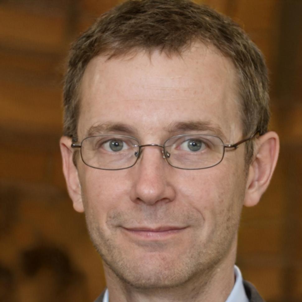 Portrait d'Antoine Dubois, conseiller financier senior